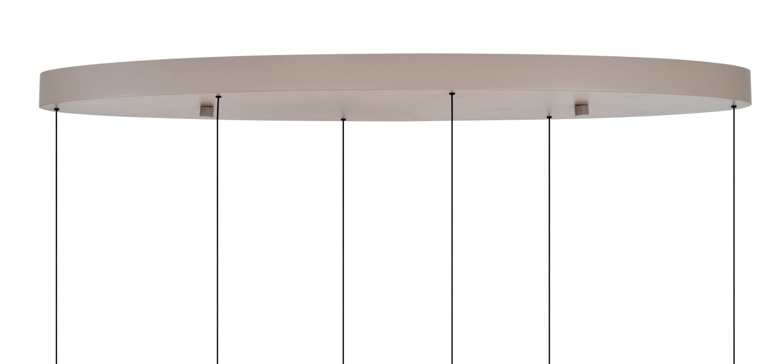 Grote ovale plafondplaat in beige met meerdere zwarte pendelsnoeren, vanuit laag zijaanzicht tegen een witte achtergrond
