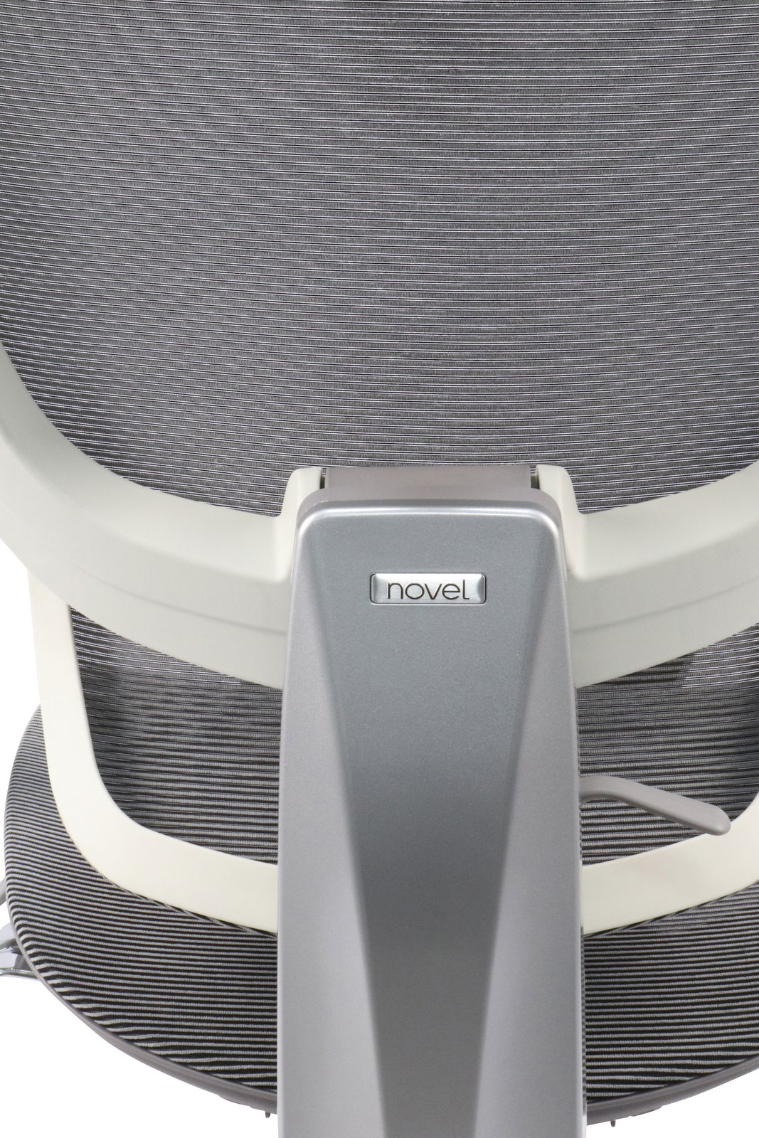 Novel Drehstuhl DOMINIC Rückansicht eines modernen Drehstuhls mit grauem Stoffbezug und silbernem Rahmen.