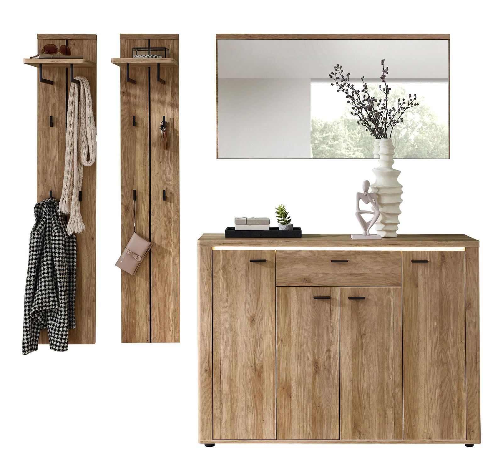 Garderoben-Set aus Holz mit zwei Wandpaneelen, einem Spiegel und einer Kommode, frontal betrachtet.