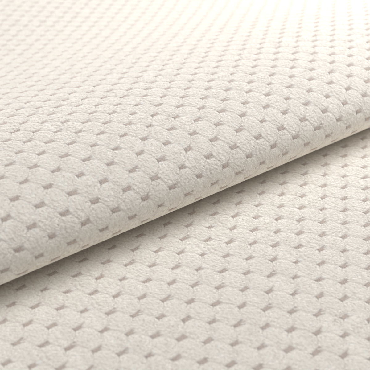 Nahaufnahme eines beigen, strukturierten Stoffes mit geometrischem Muster, perspektivisch von der Seite aufgenommen.