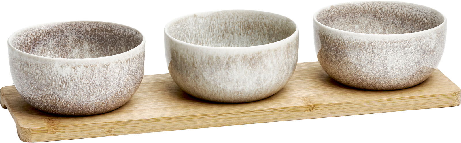 Drei Schalen aus Keramik mit natürlichem Muster auf einem Holztablett, seitliche Perspektive