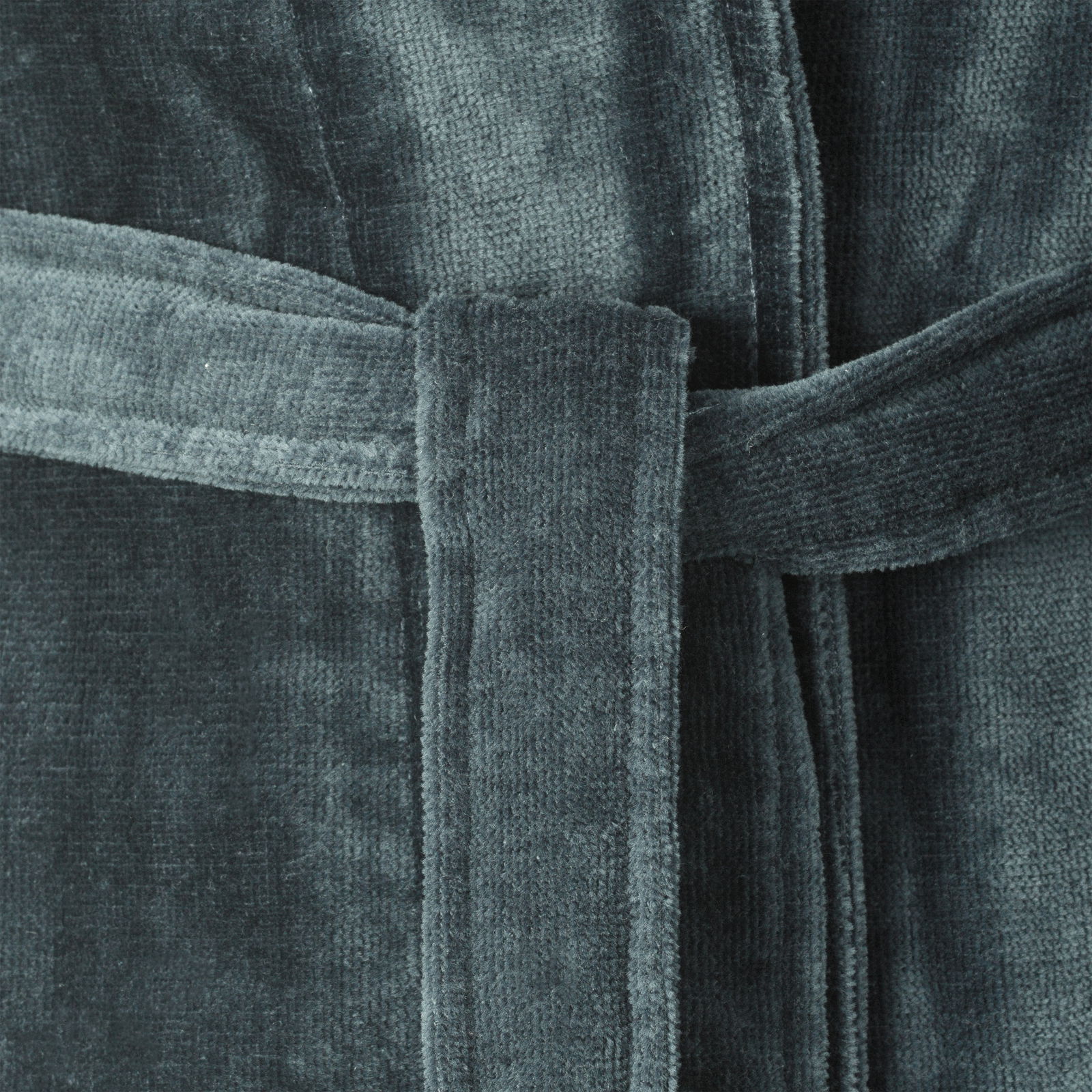 Vossen Bademantel L/XL DE LUXE Nahaufnahme eines dunkelgrünen Bademantels aus weichem Stoff mit Gürtel, Vorderansicht.