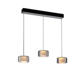 Moderne Pendelleuchte RIKA mit drei zylindrischen Lampenschirmen aus Glas, aufgehängt an einem rechteckigen schwarzen Baldachin. Seitenansicht.