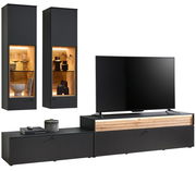 Moderne Wandkombination in schwarzem Design mit zwei hohen Vitrinen und einem TV-Board, frontal betrachtet.