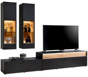 Moderne Wandkombination in schwarzem Design mit zwei hohen Vitrinen und einem TV-Board, frontal betrachtet.