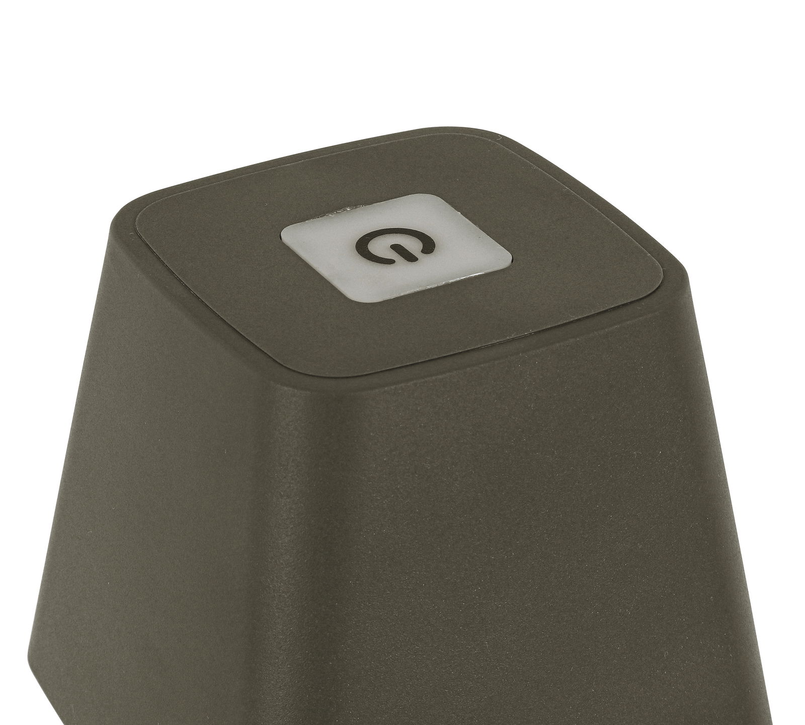 Nahaufnahme eines quadratischen Schalters auf einer Akku-Tischleuchte, mit einem Power-Symbol in der Mitte.