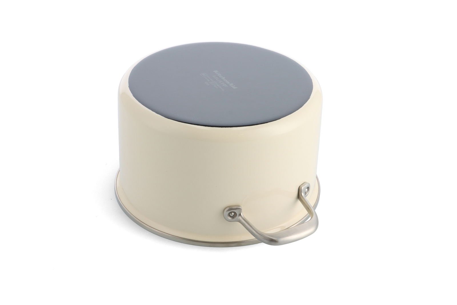 Topf in almond white, Ansicht von unten mit sichtbarem Griff und Boden.