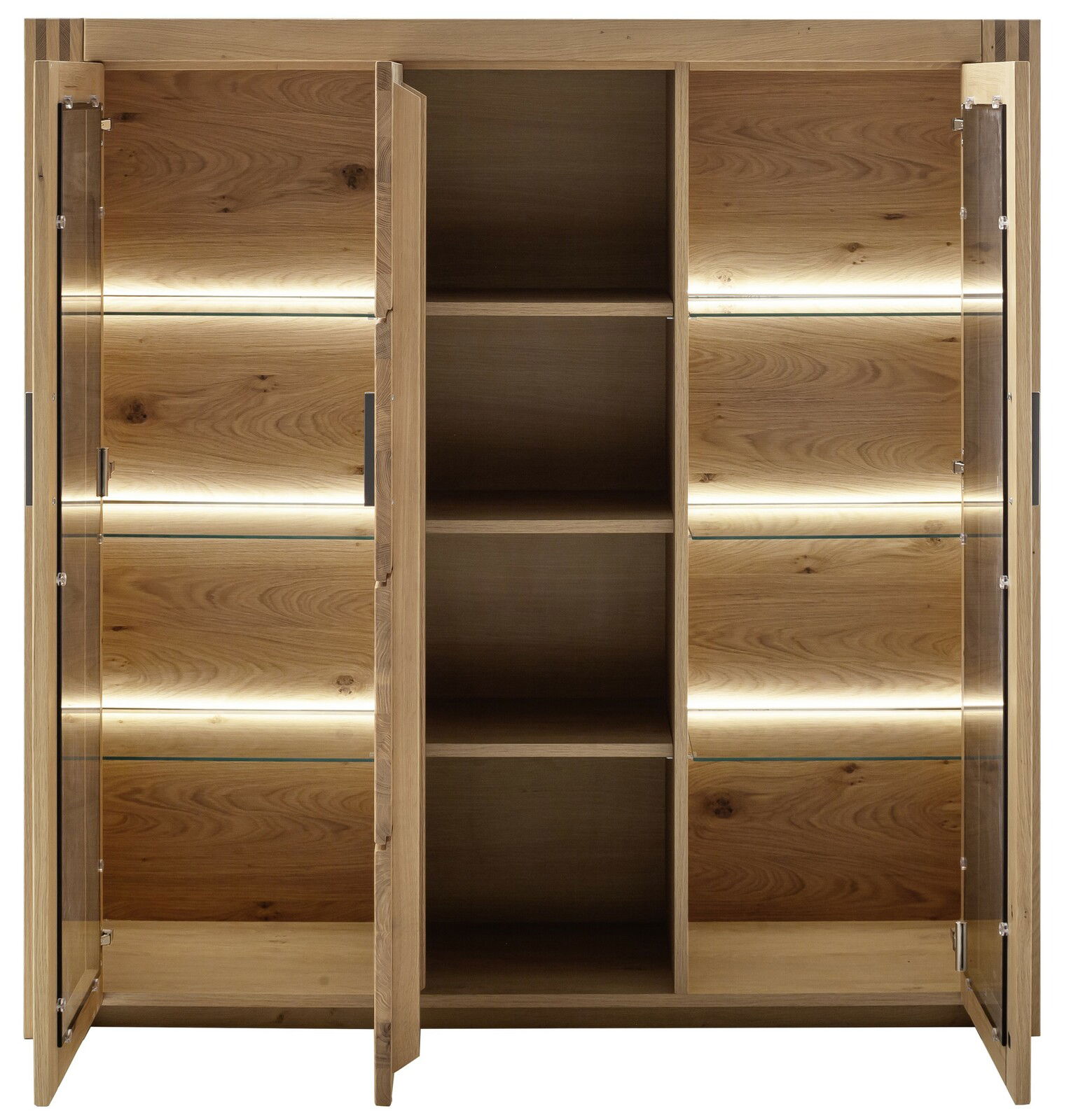 Geöffnetes Highboard aus Holz mit Glasregalen und integrierter Beleuchtung, frontale Ansicht