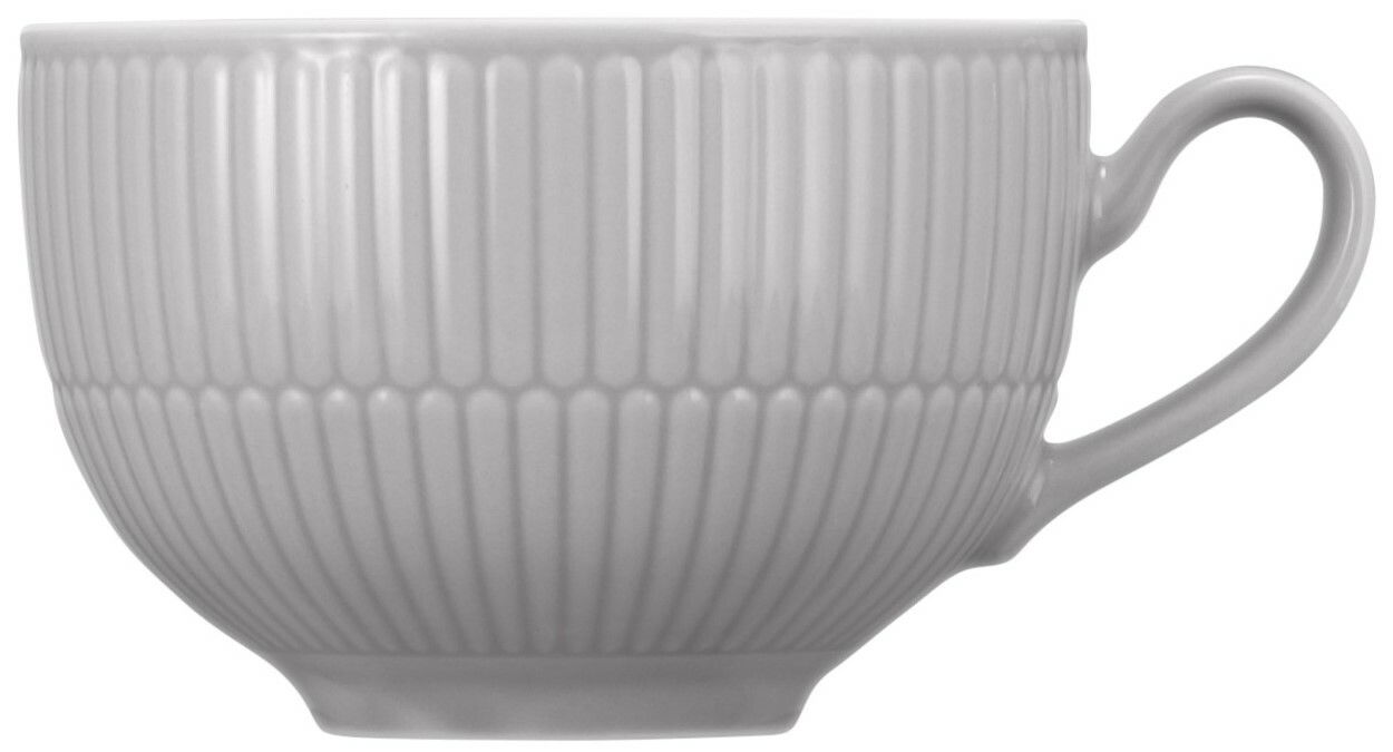 Seitenansicht einer grauen Milchkaffeeobertasse mit geriffeltem Design und Henkel.
