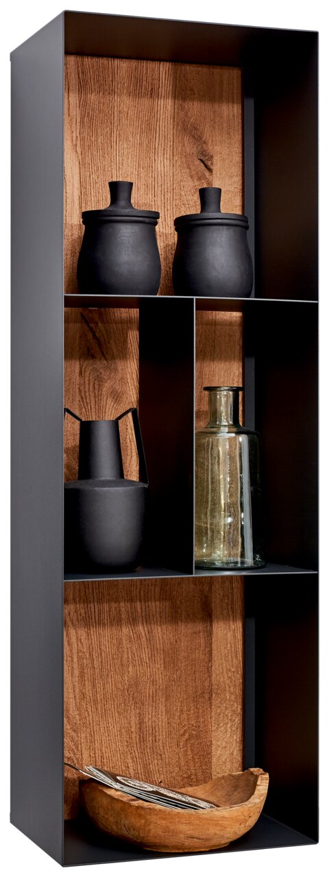 Valnatura Regal LIVINO Modernes Regal mit schwarzem Rahmen und Holzhintergrund, gefüllt mit dekorativen Keramiken und Glasflasche, seitliche Perspektive