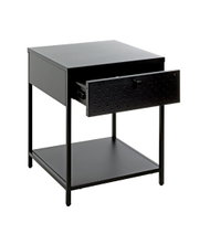 Schwarzer, minimalistischer Nachttisch/Beistelltisch aus Metall mit offener Schublade (perforierte Front mit Knauf) und unterer Ablage, freigestellt; Perspektive: leicht von vorne rechts in 3/4-Ansicht von oben