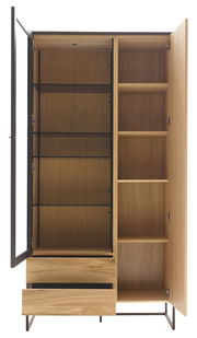 Geöffnete Vitrine aus Holz mit Glas- und Holztüren, mehreren Regalböden und Schubladen, frontal betrachtet.