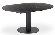 Schwarzer Esstisch mit ovaler Marmoroptik-Tischplatte und zentralem Standfuß, seitliche Perspektive