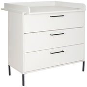 Weiße Wickelkommode mit drei Schubladen und schwarzen Griffen, seitliche Perspektive