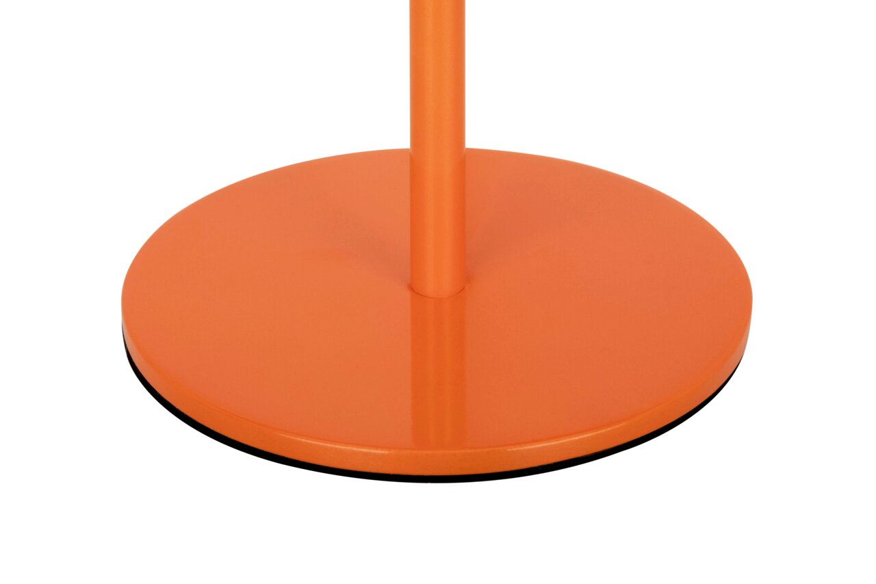 Nahaufnahme der Basis einer orangefarbenen Akku-Tischleuchte aus seitlicher Perspektive.
