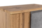 Nahaufnahme eines Unterschranks mit Holzoptik und grauer Front, Perspektive von oben.