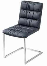 Moderner Freischwinger-Stuhl mit gepolstertem, schwarzem Sitz und Rückenlehne, seitliche Perspektive.