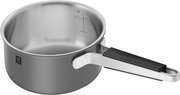 Edelstahl-Stielkasserolle mit Messskala und ergonomischem Griff, seitliche Perspektive