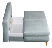 Querschläfer-Sofa in hellgrauem Stoff mit ausgezogenem Bettkasten, seitliche Perspektive