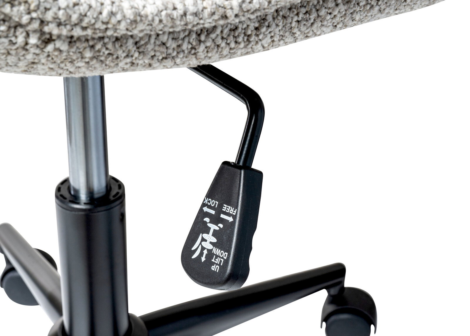 Nahaufnahme eines Drehstuhls mit Fokus auf die Höhenverstellung und die Rollen, seitliche Perspektive.