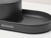 Schwarzer Brabantia Organizer SINKSTYLE aus seitlicher Perspektive, ideal für die Spüle.