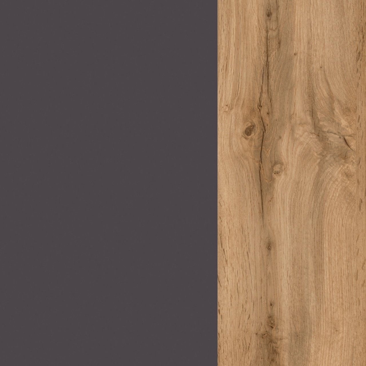 Detailansicht einer Eck-Küchenzeile mit dunkler, glatter Oberfläche und Holzstruktur in natürlichem Braunton.