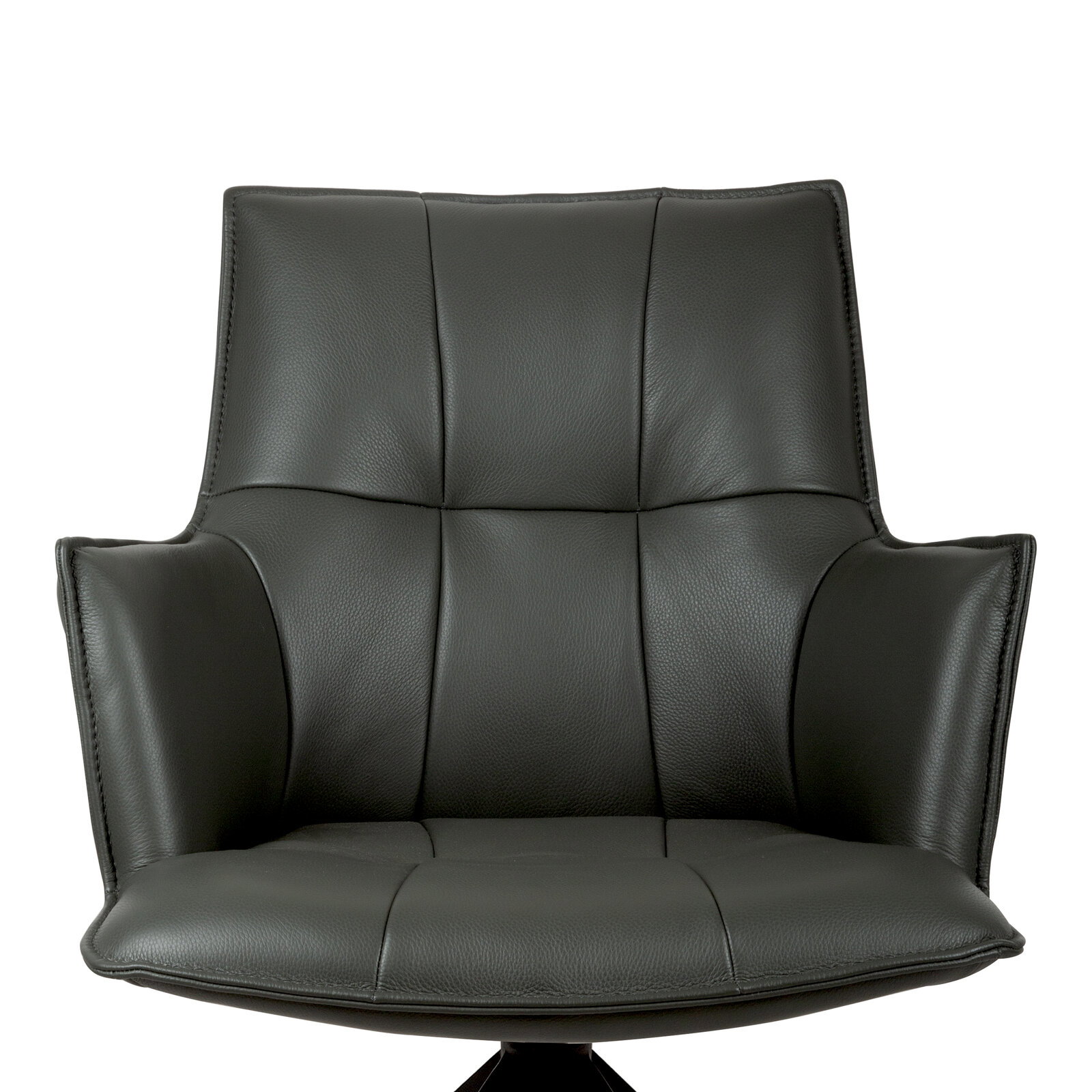 Schwarzer, gepolsterter Lounge- oder Sesselstuhl mit Armlehnen und Steppnähten in Frontalansicht vor weißem Hintergrund