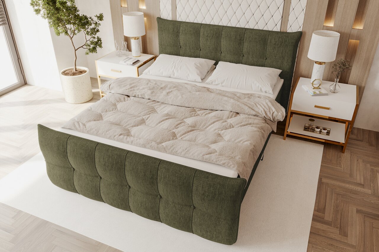 Modern gestoffeerd bed in olijfgroen met gestoffeerd hoofd- en voeteneinde, een bekleed dekbed en nachtkastjes in een lichte slaapkamer, schuin van bovenaf gezien