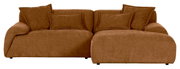 Braunes Sofa mit abgerundeten Ecken und mehreren Kissen, Vorderansicht