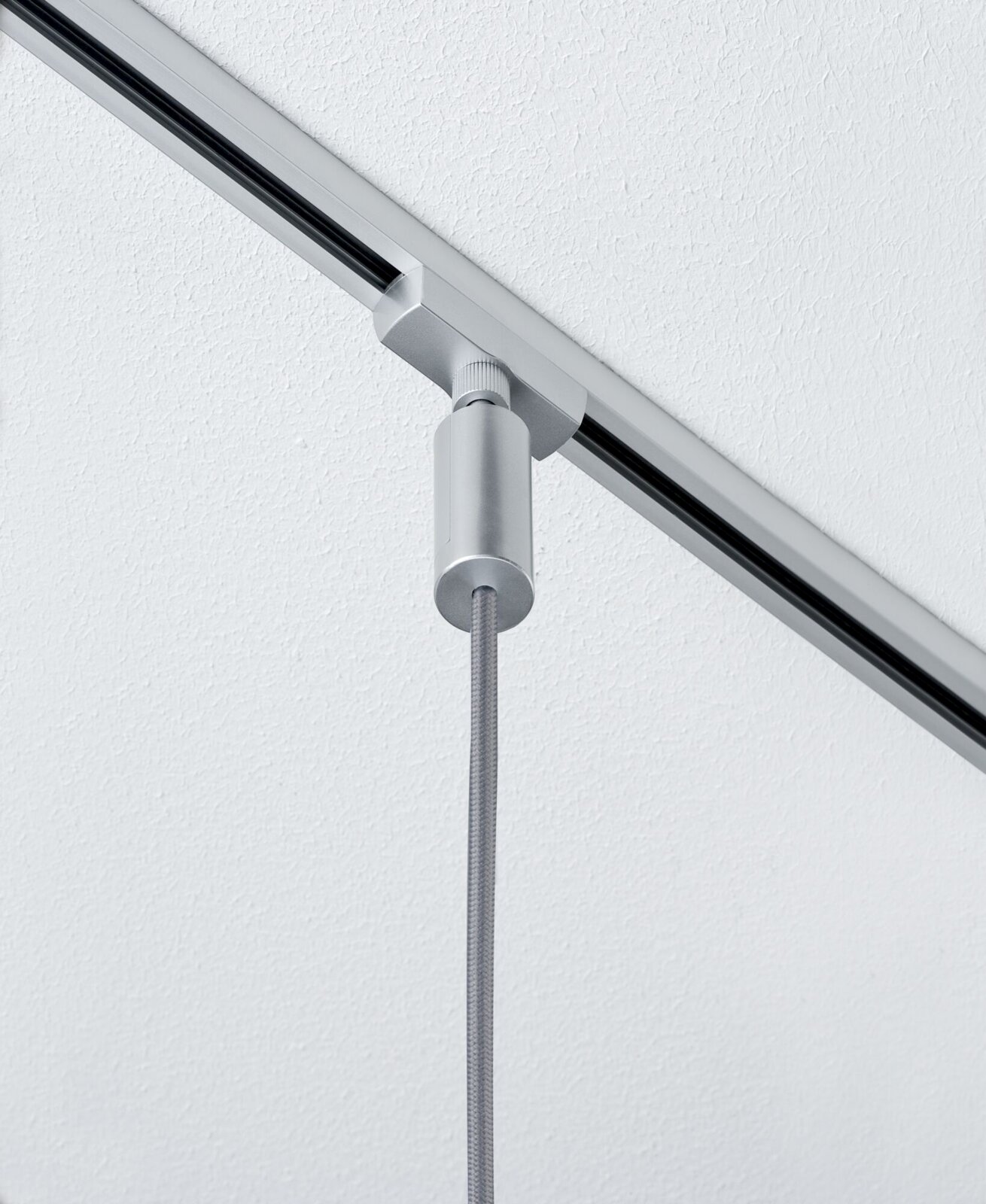 Deckenansicht eines Basispendels mit grauem Kabel, montiert an einer Schiene.