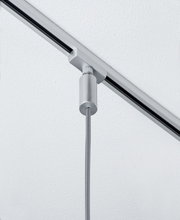 Deckenansicht eines Basispendels mit grauem Kabel, montiert an einer Schiene.