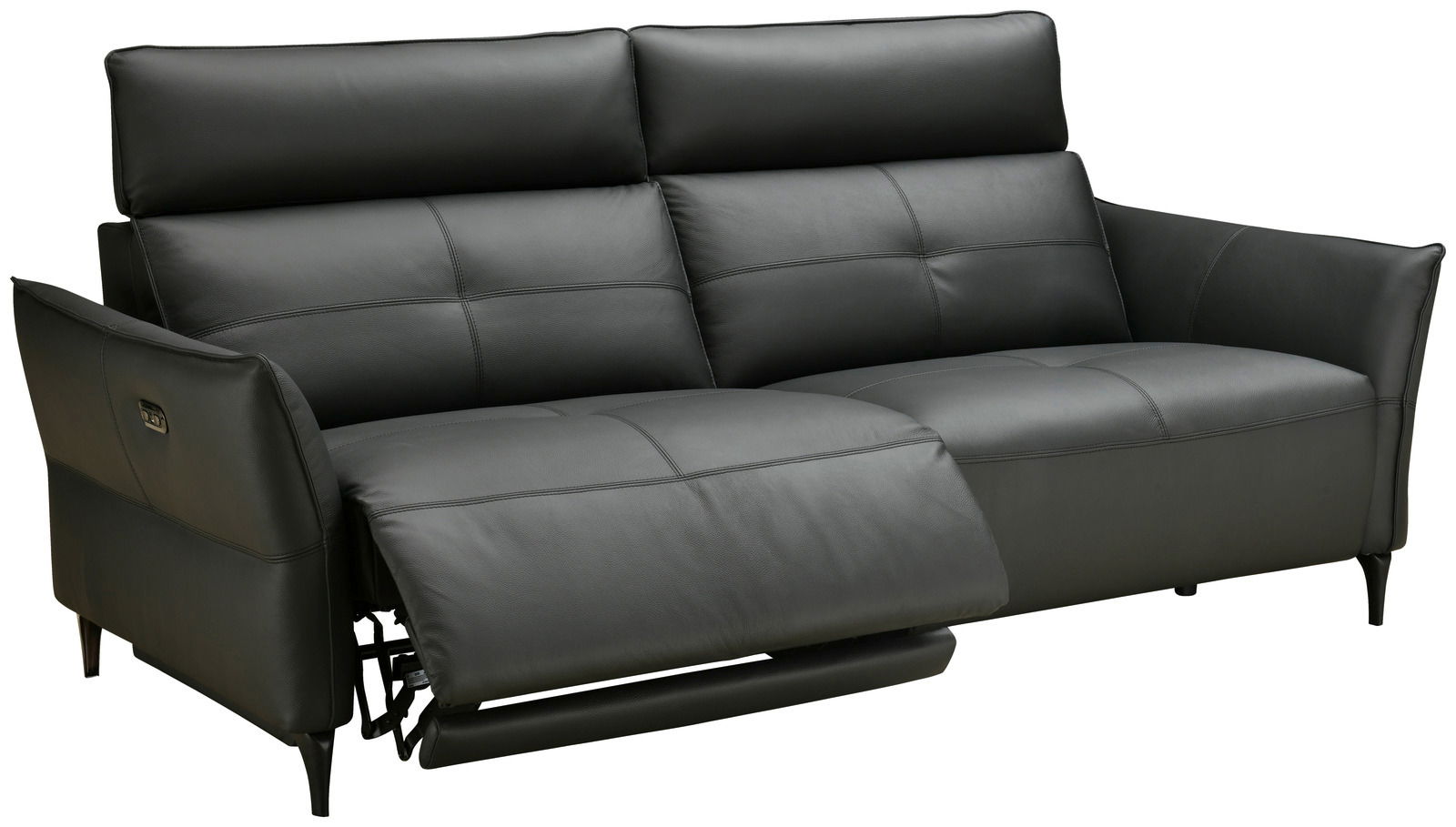 Schwarzes Ledersofa mit drei Sitzen, einer ausgeklappten Fußstütze und seitlicher Perspektive.