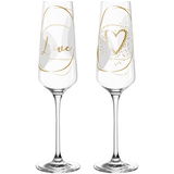 Zwei elegante Sektgläser mit goldenen Verzierungen, eines mit dem Schriftzug 'Love' und das andere mit einem Herzmotiv, frontal abgebildet.