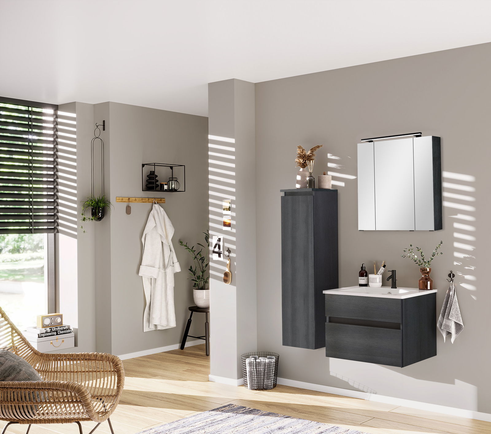 Moderne Badezimmermöbelkombination in dunklem Holzton, bestehend aus einem Hängeschrank, einem Waschtisch mit zwei Schubladen und einem Spiegelschrank, seitliche Perspektive.