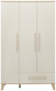 Dreitüriger Kleiderschrank in heller Holzoptik, frontal fotografiert