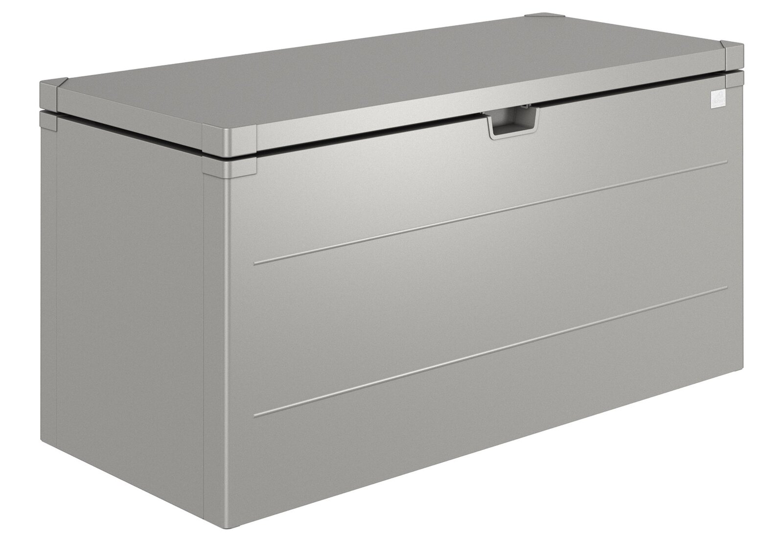 Silberne Aufbewahrungsbox/Gartenbox mit Klappdeckel und Frontgriff, freigestellt auf weißem Hintergrund, in schräger Vorderansicht von links oben.