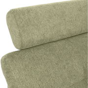 Nahaufnahme einer grünen, texturierten Polsterung eines Sofas mit Rückenlehne, seitliche Perspektive.