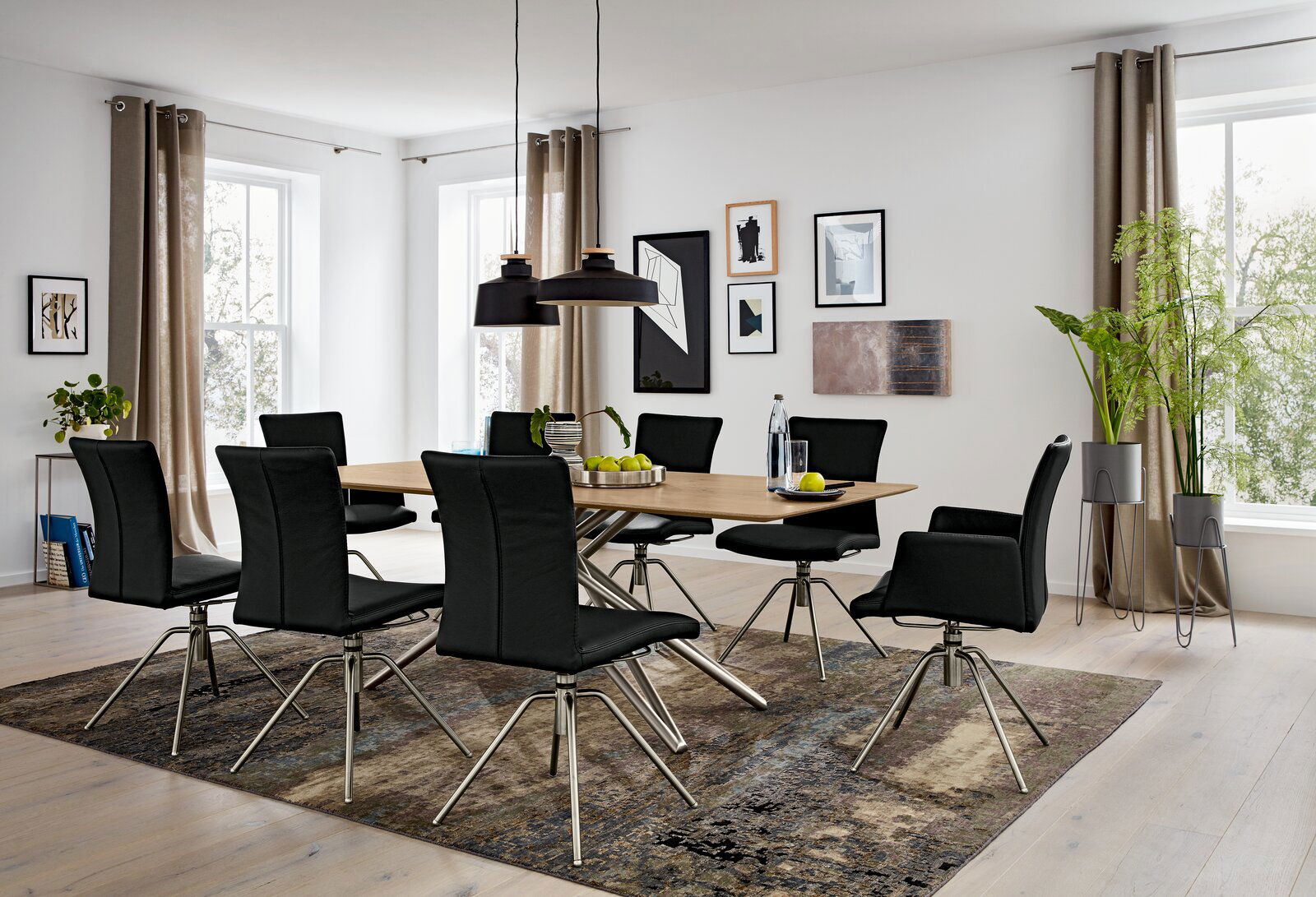 Musterring Stuhl MR HELMOND Esszimmer mit modernem Tisch und sechs schwarzen Stühlen, seitliche Perspektive