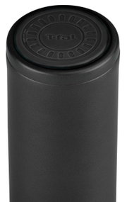 Schwarzer Becher mit T-fal-Logo, Ansicht von oben
