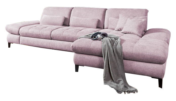 Rosa Ecksofa mit Kissen und Decke, seitliche Perspektive