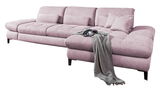 Rosa Ecksofa mit Kissen und Decke, seitliche Perspektive