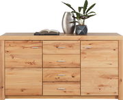 Frontale Ansicht eines Sideboards aus hellem Holz mit mehreren Schubladen und Türen, dekoriert mit einer Vase und einer Pflanze.