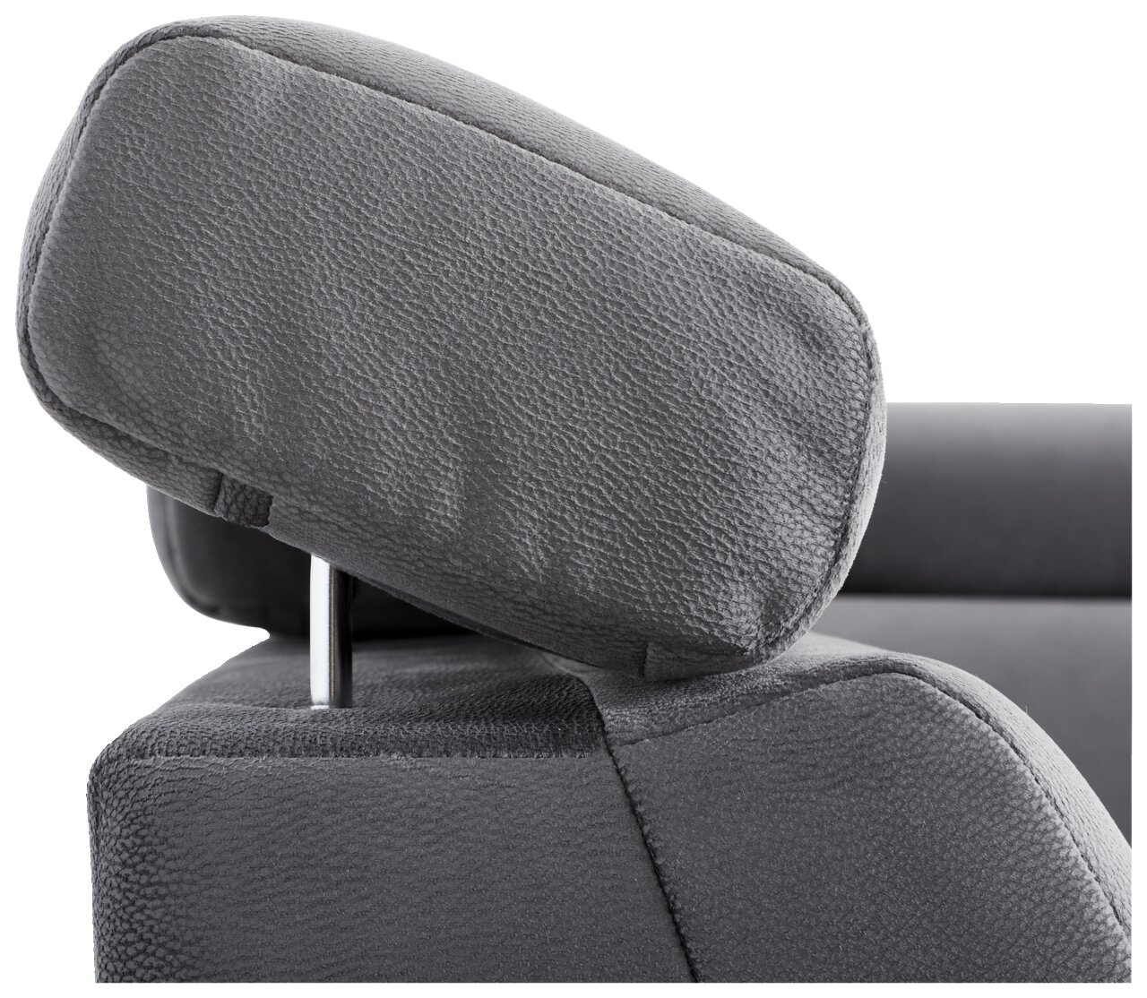 Nahaufnahme einer grauen Kopfstütze eines Sofas aus der seitlichen Perspektive.