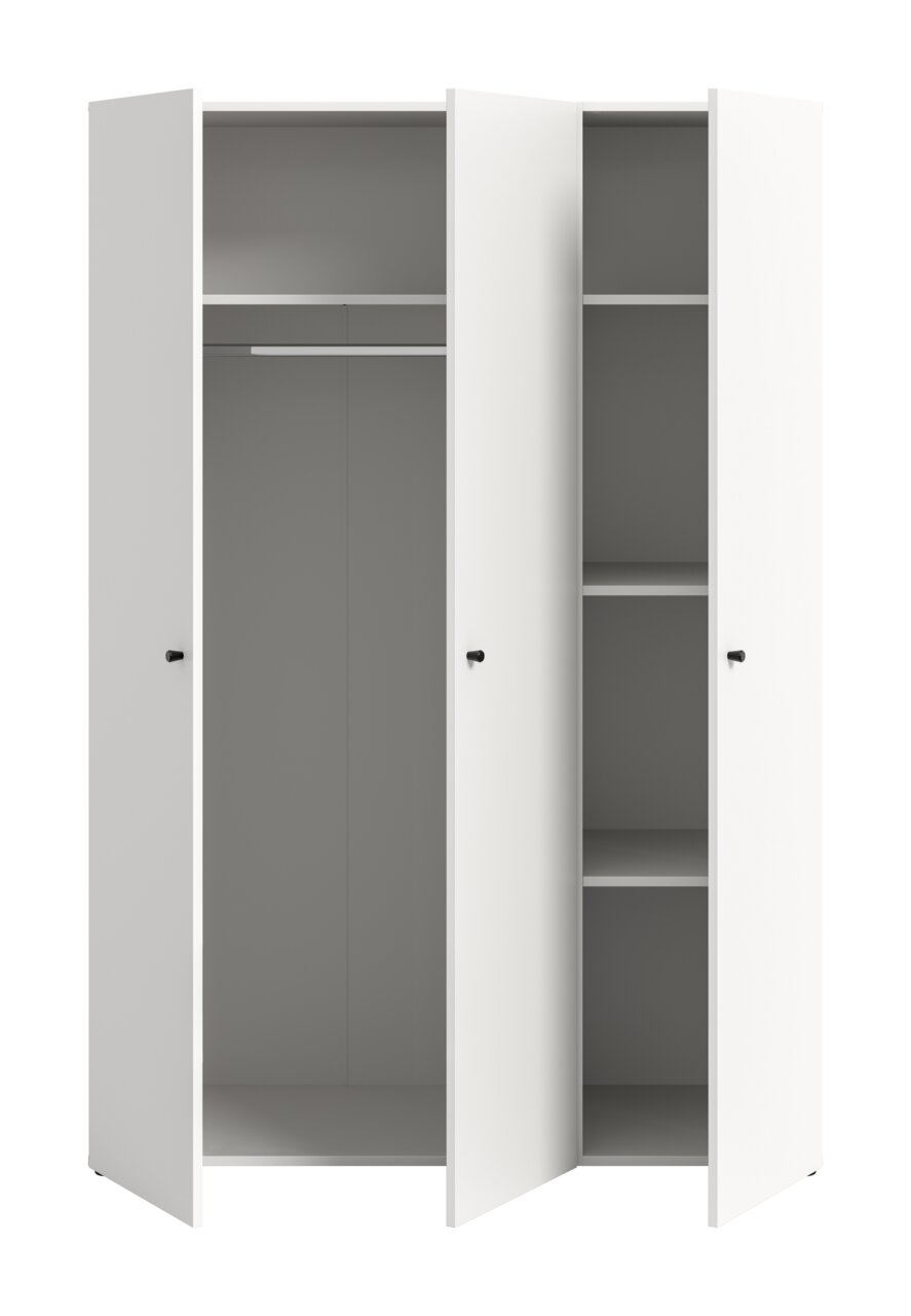 Weißer dreitüriger Kleiderschrank mit geöffneten Türen, links Kleiderstange und Ablage, rechts mehrere Regalböden, Frontansicht leicht schräg von vorn