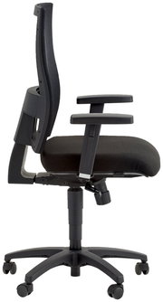 Moderner schwarzer Drehstuhl mit verstellbaren Armlehnen und ergonomischer Rückenlehne, Seitenansicht.