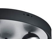 Nahaufnahme der Deckenleuchte Trio Leuchten ORBIT in schwarzem Metall mit silberner Innenseite, seitliche Perspektive