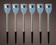 Zes zonne-energie staande lampen in vooraanzicht, met helderblauwe leds en zilverkleurige behuizingen.