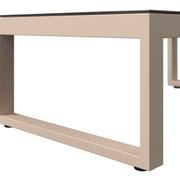 Nahaufnahme eines modernen, rechteckigen Tischgestells in Beige mit schwarzer Tischplatte, seitliche Perspektive.