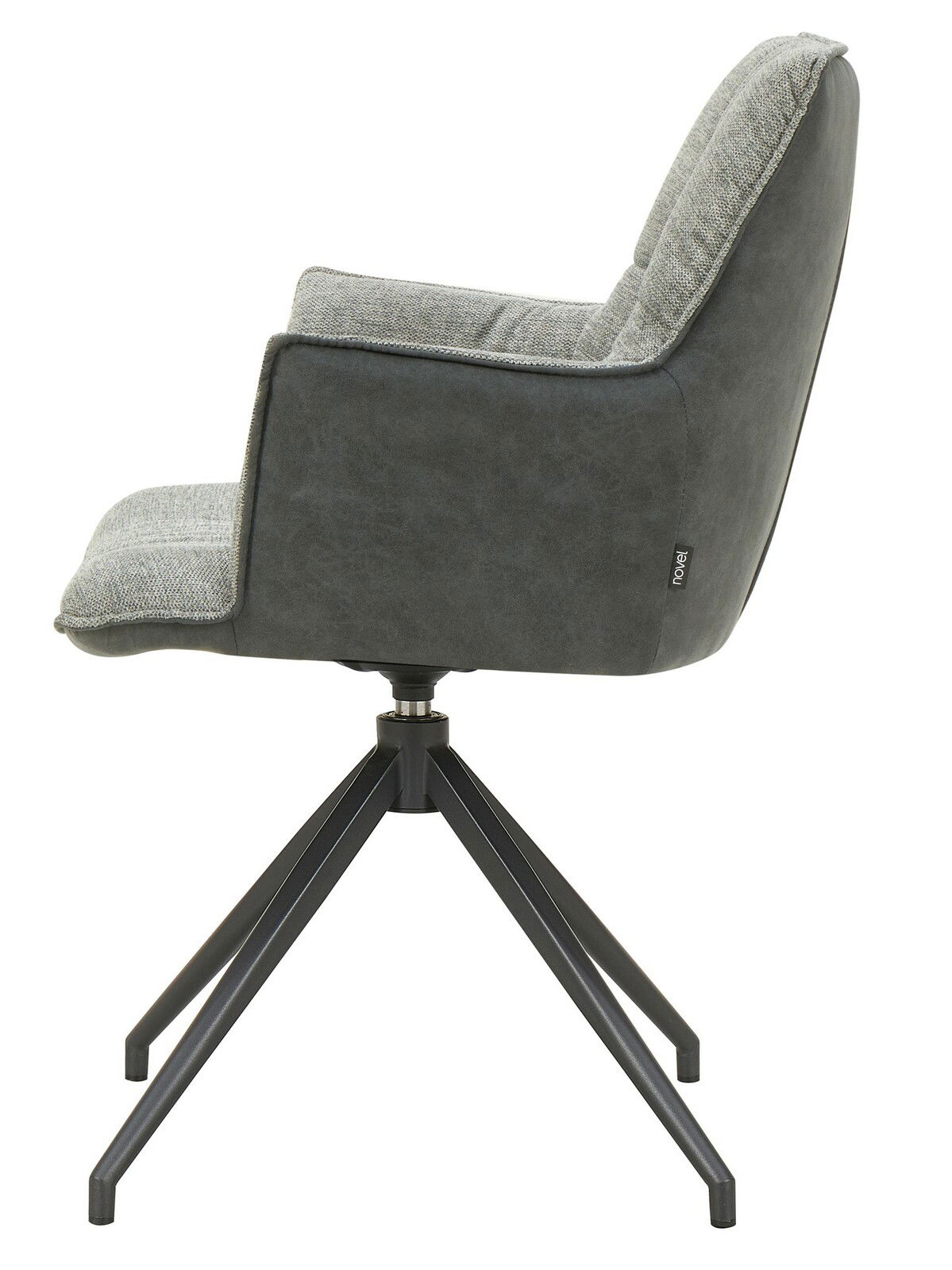 Seitliche Ansicht des Novel Sessels OSAKA 2.0 mit grauem Stoffbezug und schwarzem Metallgestell.
