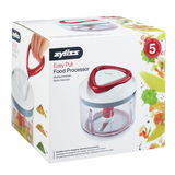 Verpackung des Zyliss Easy Pull Multischneiders mit rotem Griff, abgebildet in einer schrägen Perspektive.